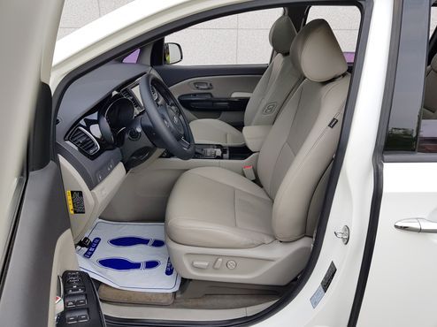 Kia Carnival 9-seater Prestige — пробег 145 000 км — фото 4 из 5