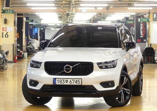 Volvo XC40 B4 R-Design — пробег 69 400 км — фото 1 из 5