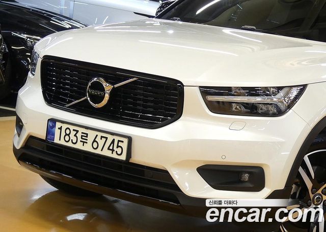 Volvo XC40 B4 R-Design — пробег 69 400 км — фото 5 из 5