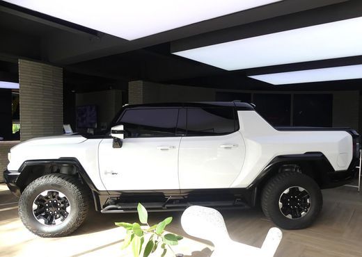 GMC Hummer EV e4WD — пробег 9 290 км — фото 2 из 5