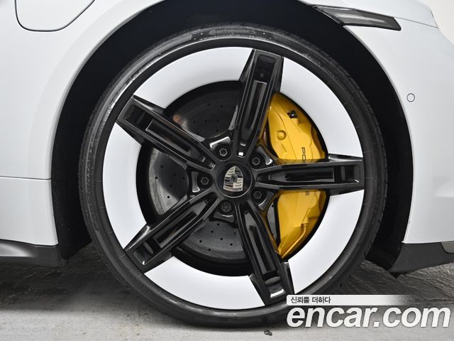 Porsche Taycan Turbo S — пробег 8 730 км — фото 5 из 5