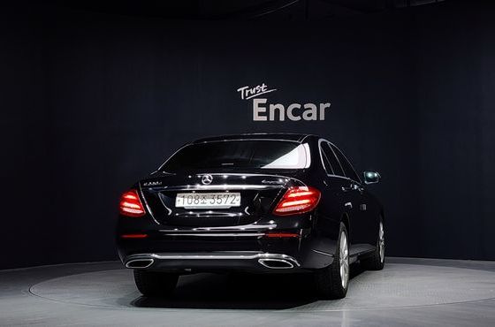 Mercedes-Benz E-Class E220d 4MATIC Exclusive — пробег 102 500 км — фото 4 из 5