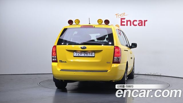 Kia Carnival School Bus — пробег 75 981 км — фото 4 из 5