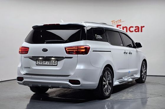 Kia Carnival 9-Seater Prstige — пробег 135 564 км — фото 2 из 5