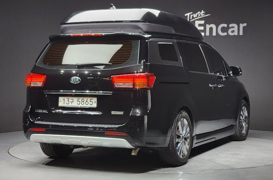 Kia Carnival 9-seater Hi-Limousine Prestige — пробег 125 577 км — фото 2 из 5