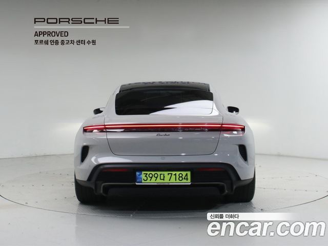 Porsche Taycan Turbo — пробег 7 945 км — фото 4 из 5