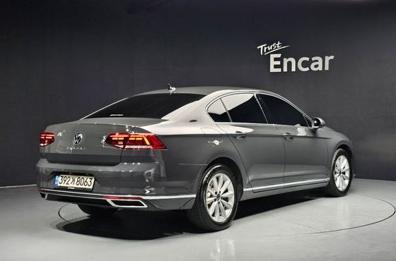 Volkswagen Passat 2.0 TDI Premium — пробег 87 093 км — фото 2 из 5