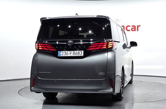 Toyota Alphard 2.5 HEV Executive AWD — пробег 5 590 км — фото 4 из 5