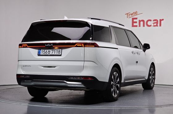 Kia Carnival 9-Seater Signature — пробег 74 290 км — фото 2 из 5