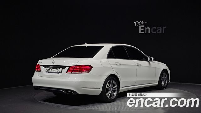 Mercedes-Benz E-Class E220 Bluetec Avantgarde — пробег 81 529 км — фото 2 из 5