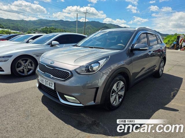 Kia Niro Prestige — пробег 76 650 км — фото 2 из 5