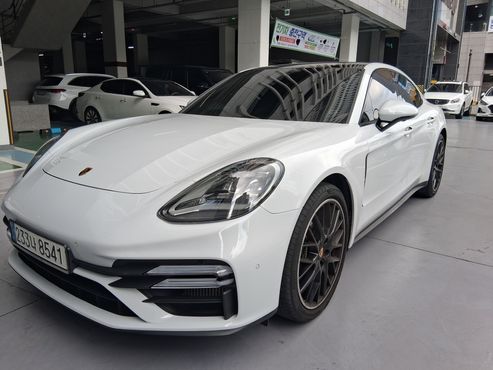 Porsche Panamera 2.9 AWD Platinum Edition — пробег 38 500 км — фото 1 из 5