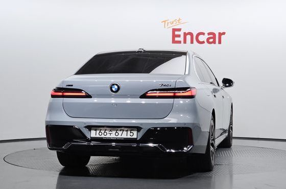 BMW 7-Series 740i xDrive M Sport — пробег 4 276 км — фото 4 из 5