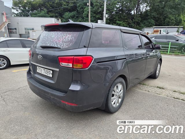 Kia Carnival 11-seater Deluxe — пробег 81 000 км — фото 3 из 5