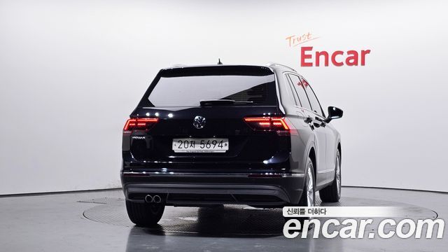 Volkswagen Tiguan 2.0 TDI Premium — пробег 48 821 км — фото 4 из 5