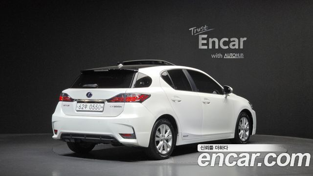 Lexus CT200h 1.8 Supreme ZWA10 — пробег 97 662 км — фото 2 из 5
