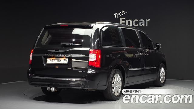 Chrysler Grand Voyager 3.6 LIMITED — пробег 141 036 км — фото 2 из 5