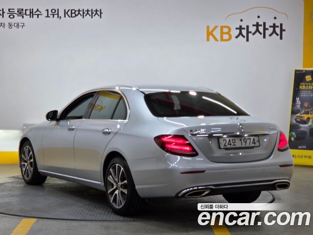 Mercedes-Benz E-Class E300 4MATIC Avnatgarde — пробег 71 603 км — фото 2 из 5
