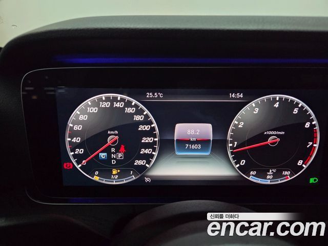 Mercedes-Benz E-Class E300 4MATIC Avnatgarde — пробег 71 603 км — фото 4 из 5