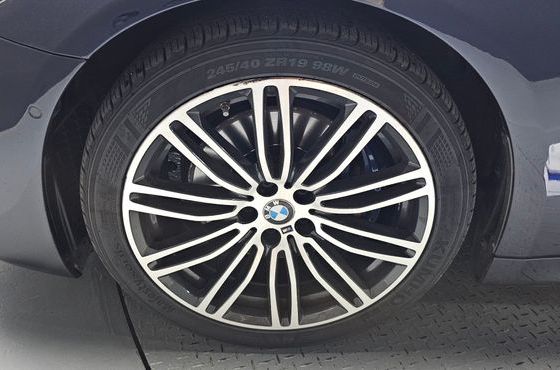 BMW 5-Series 530i M Sport Package Plus — пробег 127 300 км — фото 5 из 5
