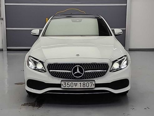 Mercedes-Benz E-Class E220d Avantgarde — пробег 57 777 км — фото 1 из 5