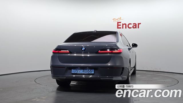 BMW i7 xDrive 60 Design Pure Excellence — пробег 54 879 км — фото 4 из 5