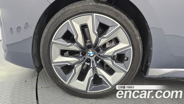 BMW i7 xDrive 60 Design Pure Excellence — пробег 54 879 км — фото 5 из 5