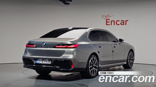 BMW 7-Series 740i xDrive M Sport — пробег 86 870 км — фото 2 из 5
