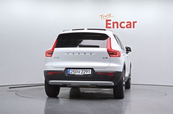 Volvo XC40 B4 Ultra Bright — пробег 10 285 км — фото 4 из 5