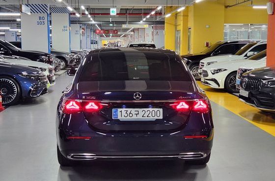 Mercedes-Benz E-Class E300 4MATIC Exclusive — пробег 25 800 км — фото 3 из 5
