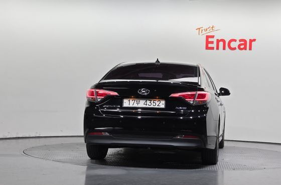 Hyundai Sonata 2.0 HEV Premium — пробег 164 500 км — фото 4 из 5