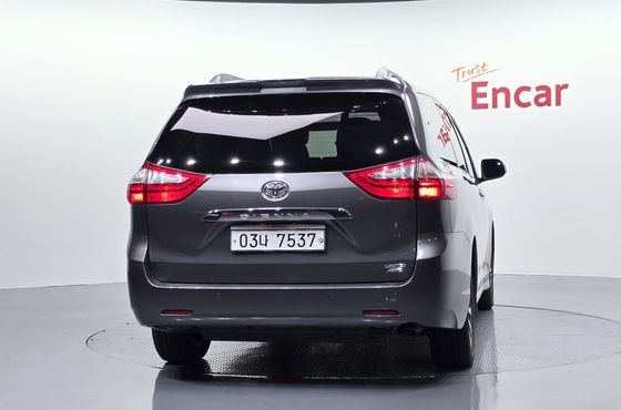 Toyota Sienna 3.5 AWD — пробег 16 678 км — фото 4 из 5