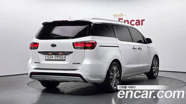 Kia Carnival 7-seater Limousine VIP — пробег 206 233 км — фото 2 из 5