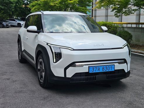 Kia EV3 Long Range 2WD Earth — пробег 1 587 км — фото 2 из 5