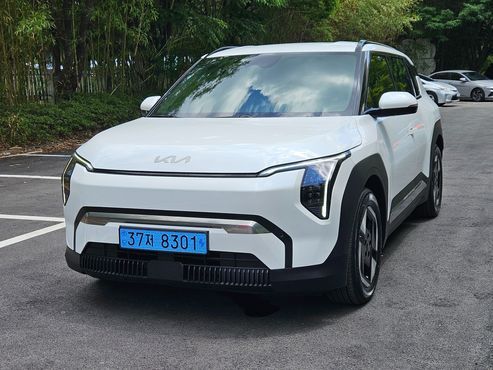 Kia EV3 Long Range 2WD Earth — пробег 1 587 км — фото 3 из 5