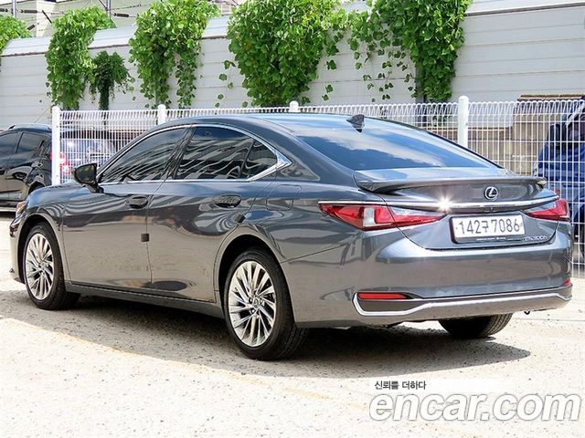 Lexus ES Executive — пробег 17 939 км — фото 3 из 5