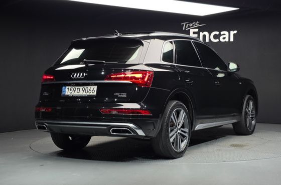 Audi Q5 40 TDI Quattro Premium — пробег 74 788 км — фото 2 из 5