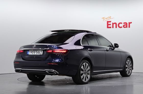 Mercedes-Benz E-Class E300e 4MATIC Exclusive — пробег 28 860 км — фото 2 из 5