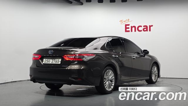 Toyota Camry 2.5 XLE Hybrid — пробег 75 755 км — фото 2 из 5