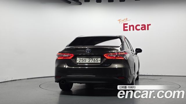 Toyota Camry 2.5 XLE Hybrid — пробег 75 755 км — фото 4 из 5