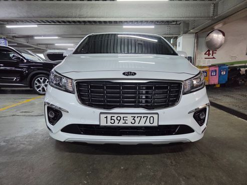 Kia Carnival 9-Seater Prstige — пробег 33 187 км — фото 3 из 5