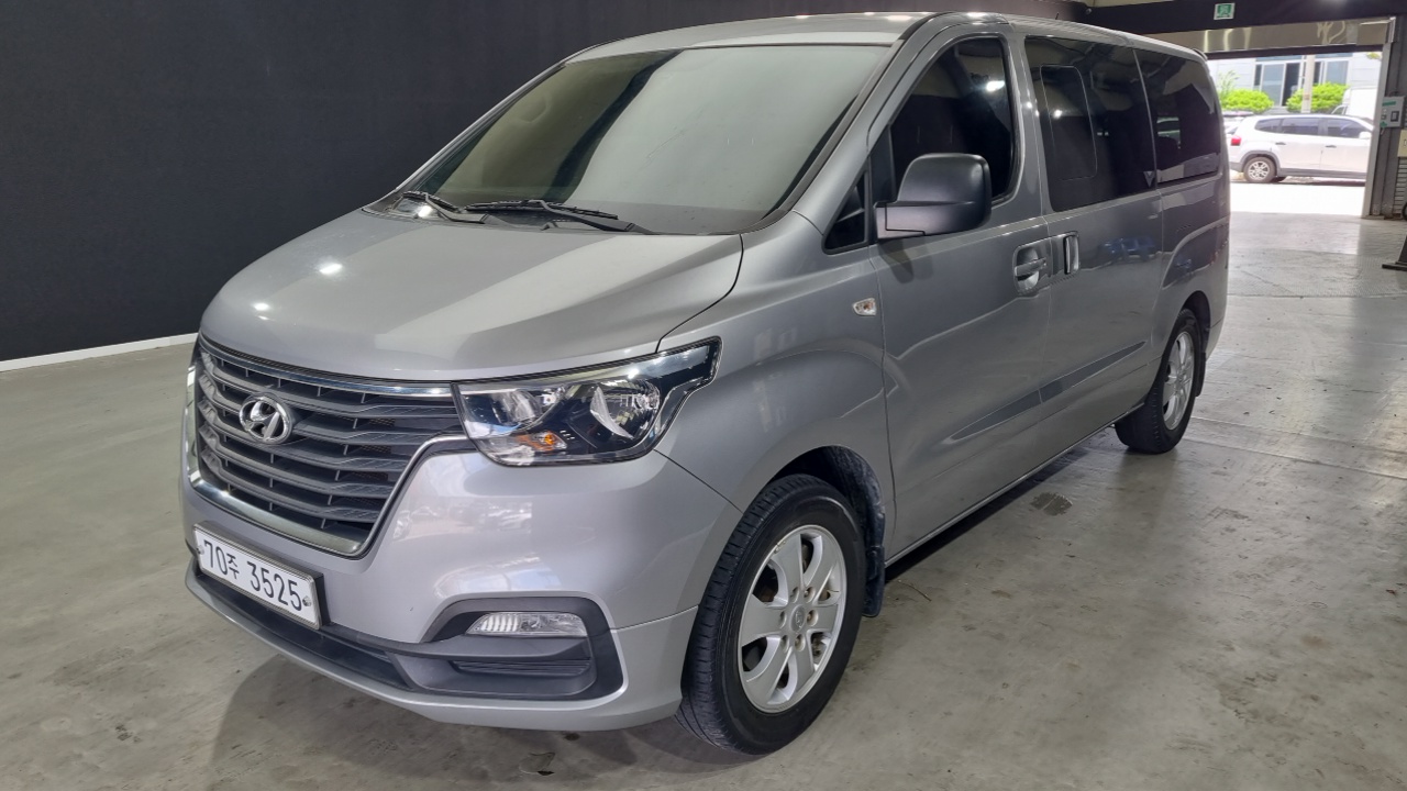 Hyundai Starex 12-Seater LPi Smart — пробег 50 526 км — фото 1 из 5
