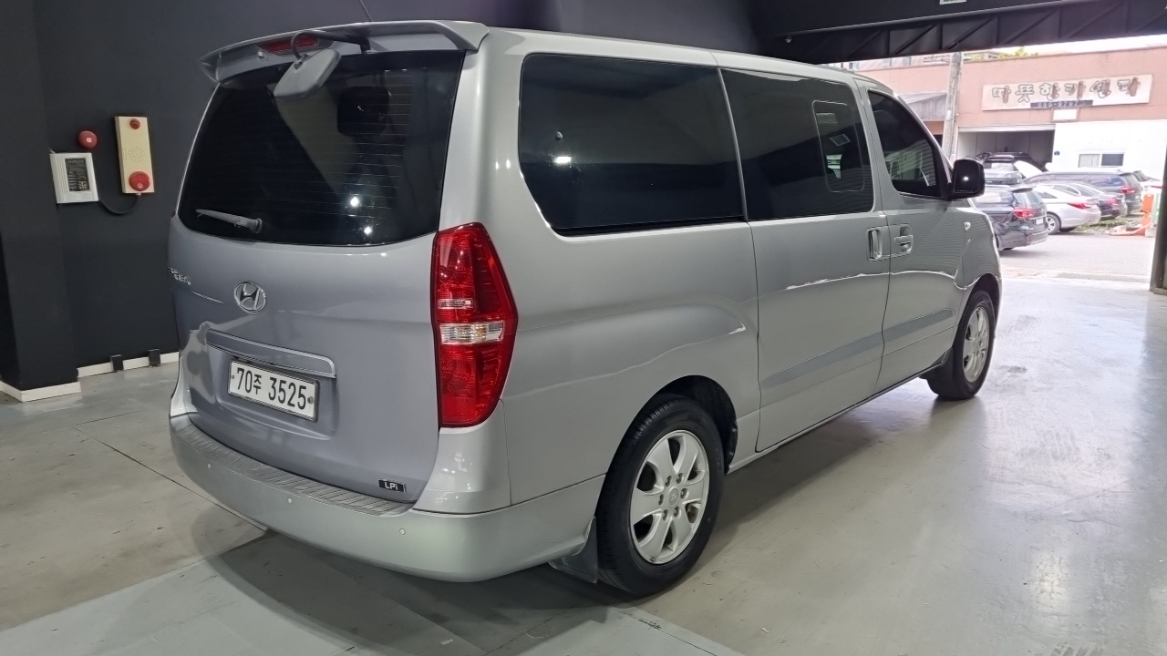 Hyundai Starex 12-Seater LPi Smart — пробег 50 526 км — фото 2 из 5