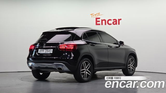 Mercedes-Benz GLA-Class GLA220 Premium — пробег 33 650 км — фото 2 из 5