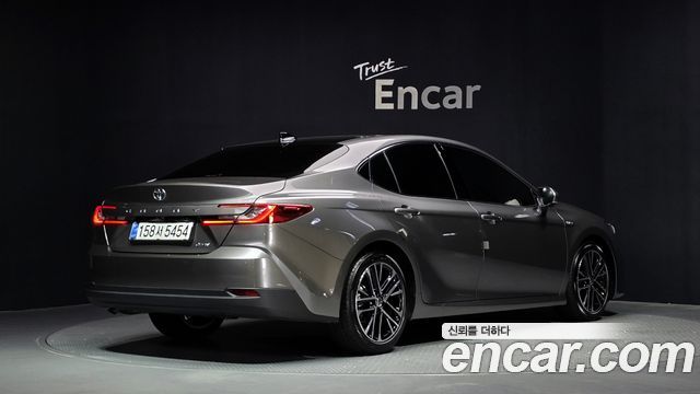 Toyota Camry 2.5 XLE Premium Hybrid — пробег 16 702 км — фото 2 из 5