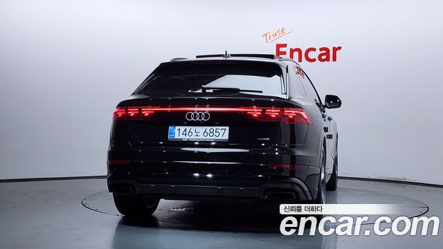 Audi Q8 55 TFSI Quattro Premium — пробег 8 010 км — фото 4 из 5
