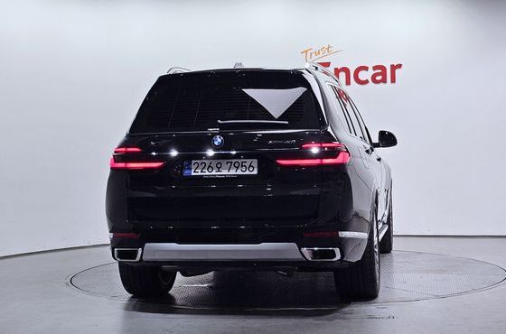 BMW X7 xDrive 40i Design Pure Excellence 6-Seater — пробег 4 359 км — фото 4 из 5
