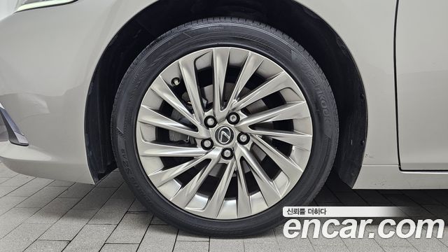 Lexus ES Luxury Plus — пробег 117 425 км — фото 5 из 5