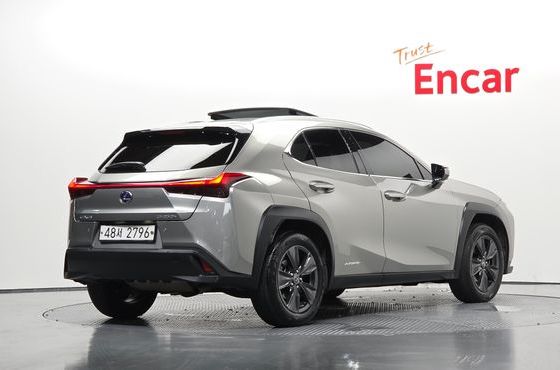 Lexus UX 2.0 2WD — пробег 114 235 км — фото 2 из 5