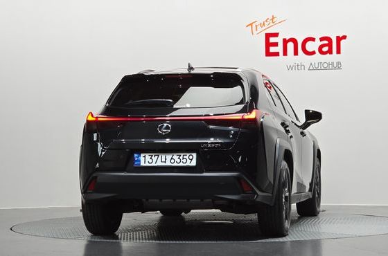 Lexus UX 2.0 2WD — пробег 72 759 км — фото 4 из 5